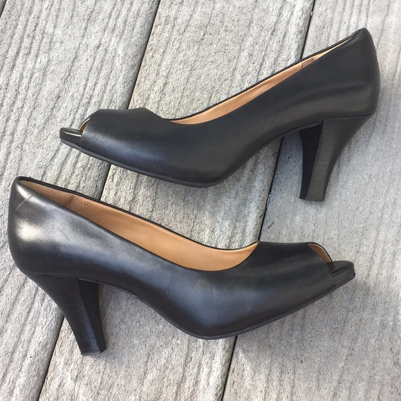 clarks yoga pumps